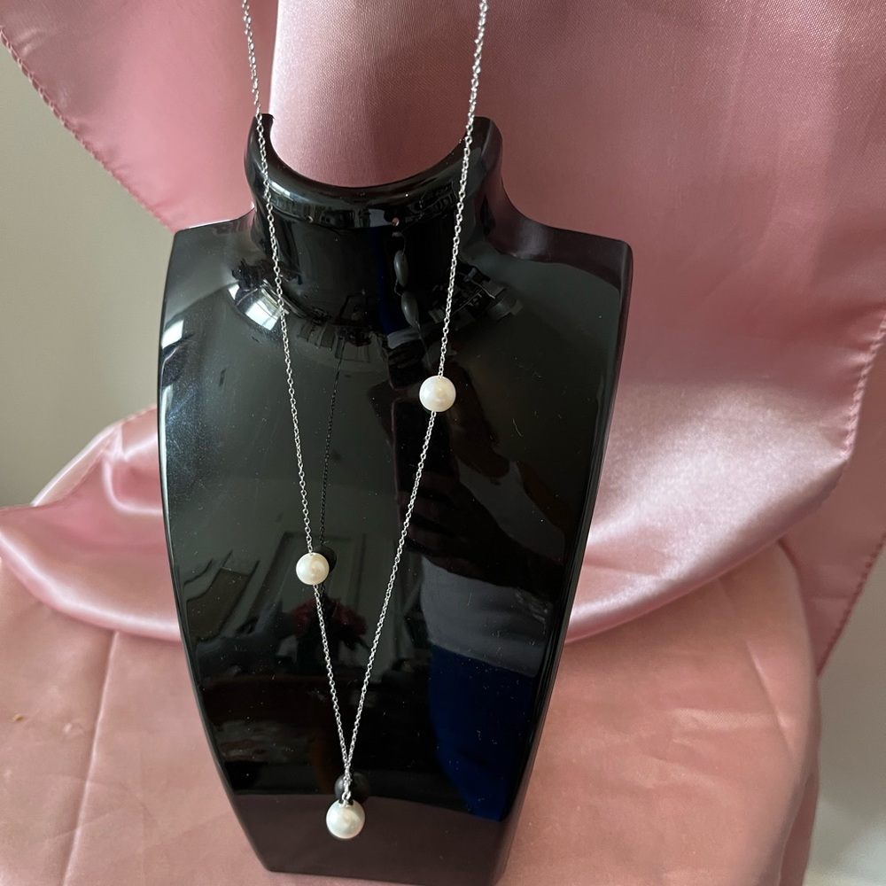 Elegant Silver Pearl Necklace